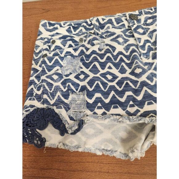 Rue 21 Cutoff Denim Shorts. Blue and white Print, Lace Insets, Distressed. Sz 11 - Picture 3 of 6